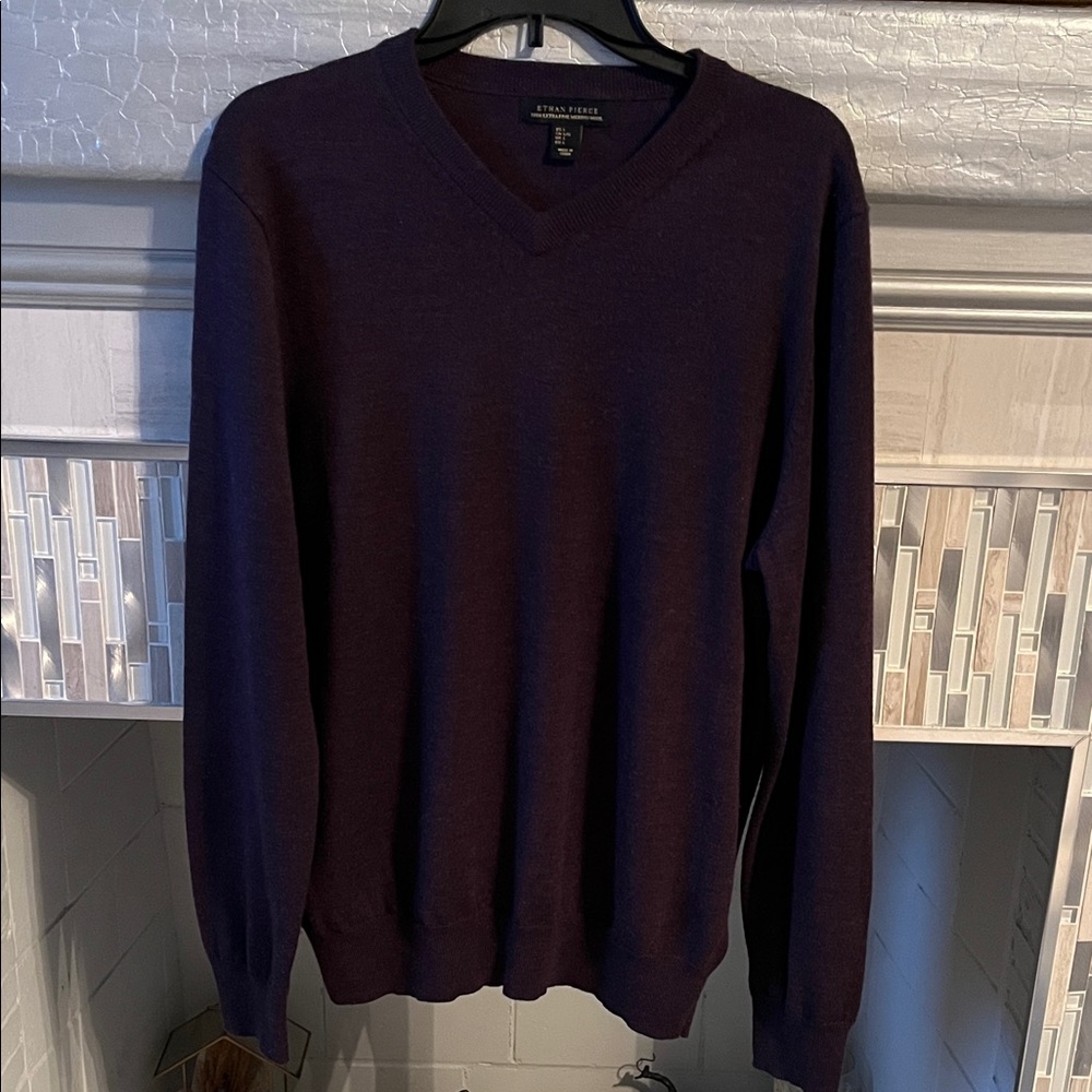 ETHAN PIERCE Men's V-Neck Sweater in Rich Purple